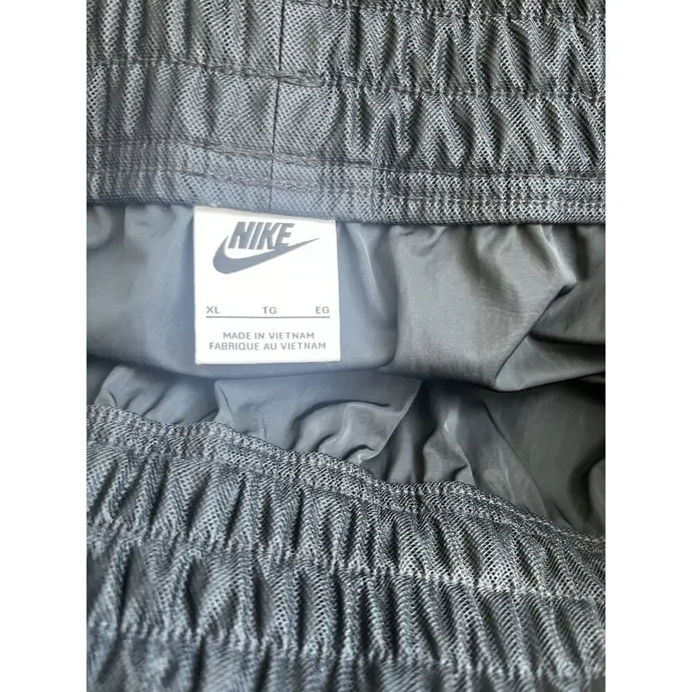 Nike waist 18”
